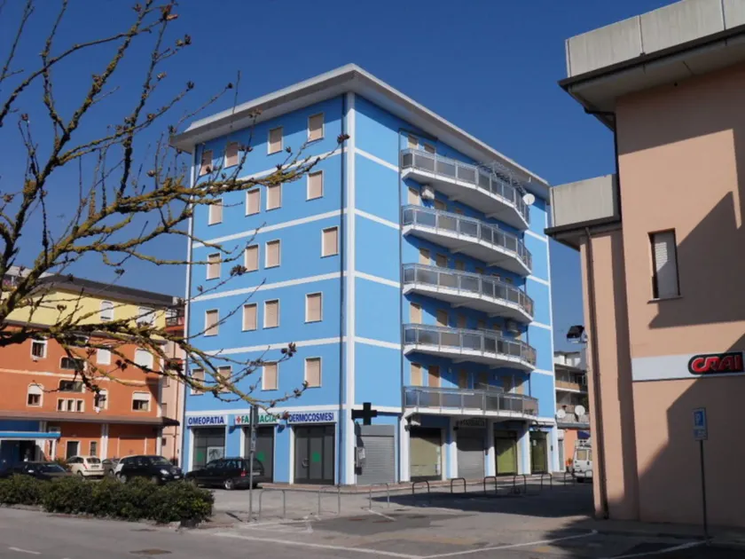 Bright flat in a colourful building - Beahost - Image 1