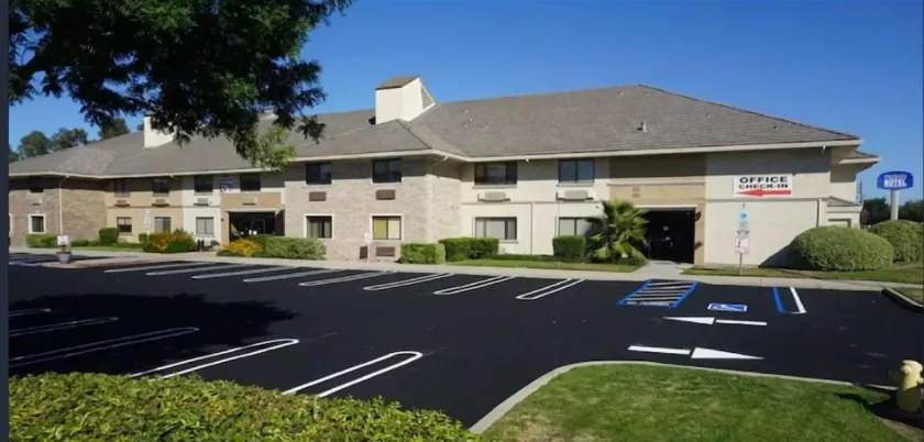 Sisk Hotel - Image 1