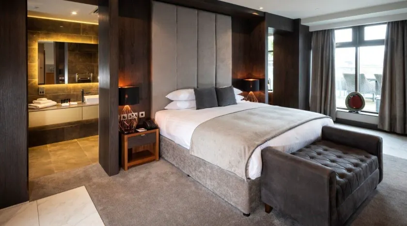 Ten Square Hotel - Image 1