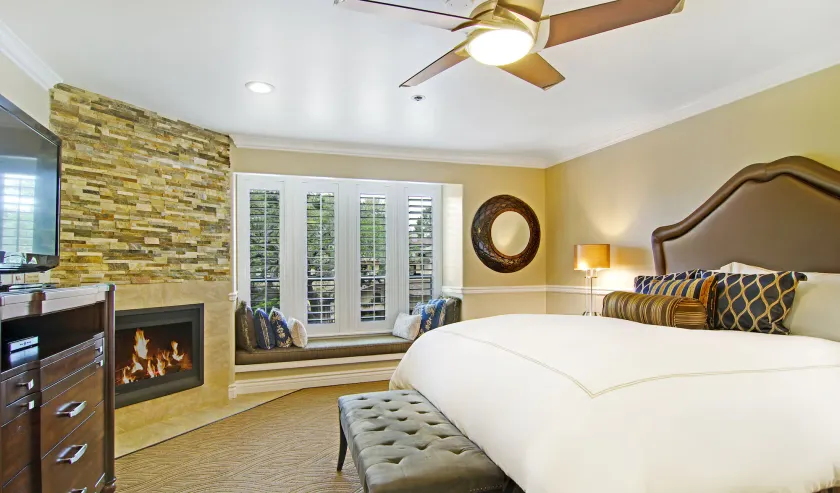 Carriage House Inn - Image 1