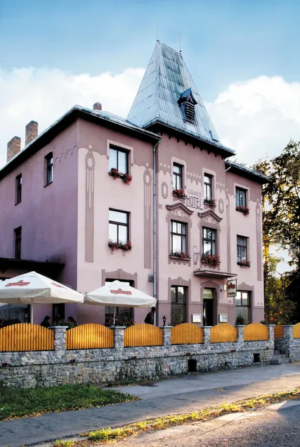 Hotel Grand - Image 1