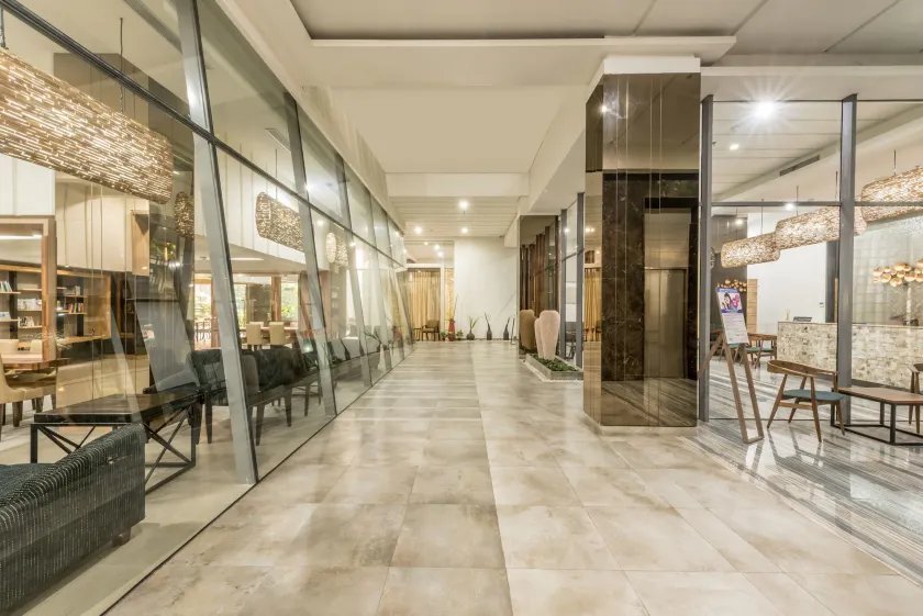 Grande Valore Hotel Cikarang - Interior entrance