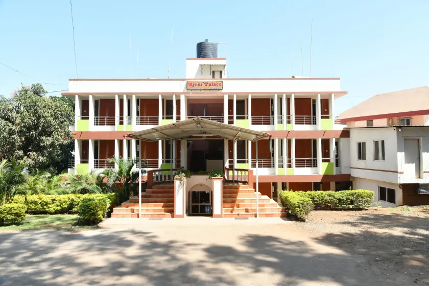 Panchgani Palace - Image 1