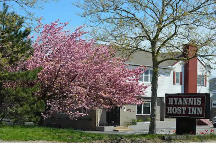 Hyannis Host Inn - Image 1