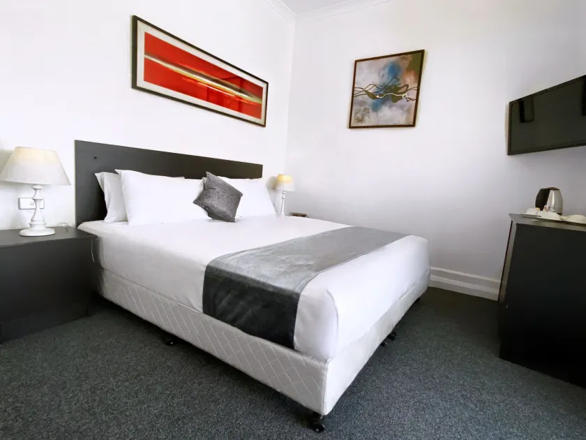 Commercial Motel - Image 1