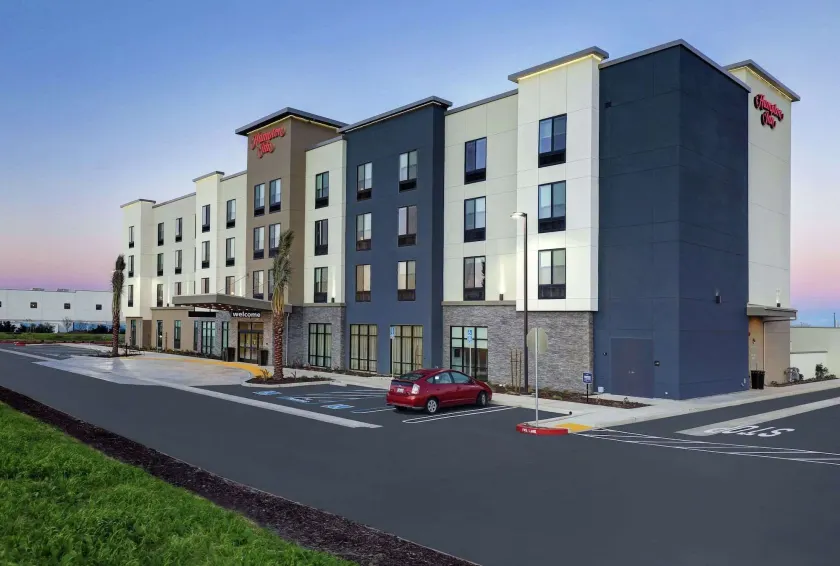 Hampton Inn Patterson - Image 1