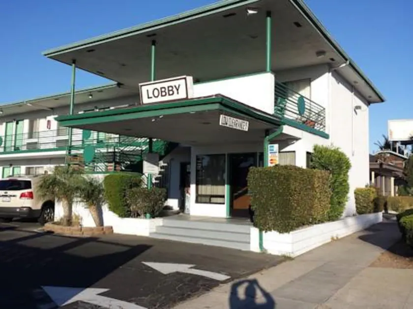 Travelers Beach Inn - Image 1