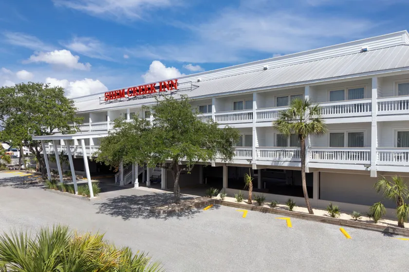Shem Creek Inn - Image 1