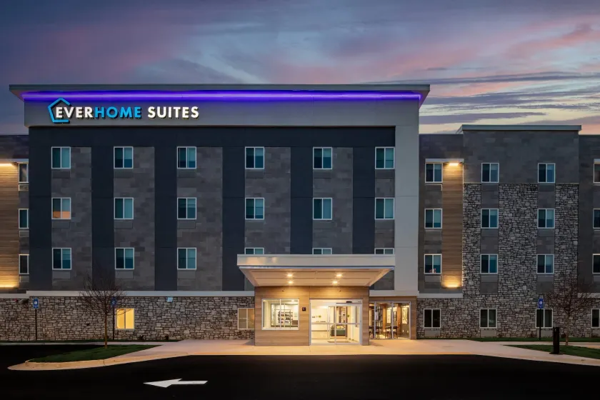 Everhome Suites Denver Airport - Image 1
