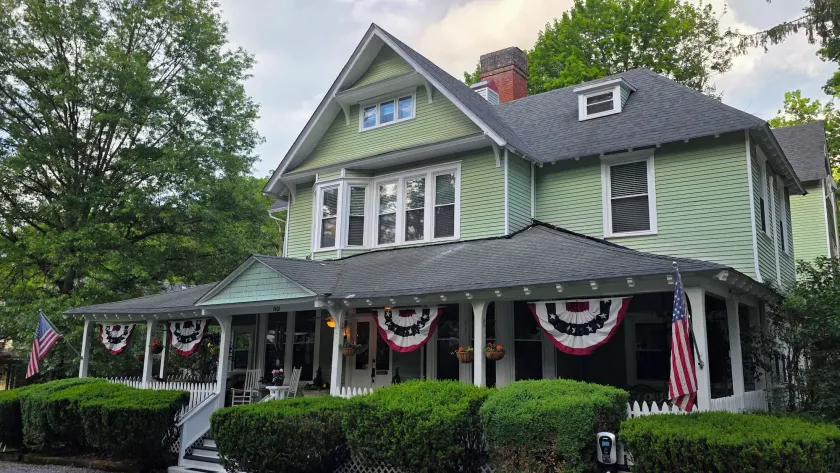 Vine Cottage Inn - Image 1