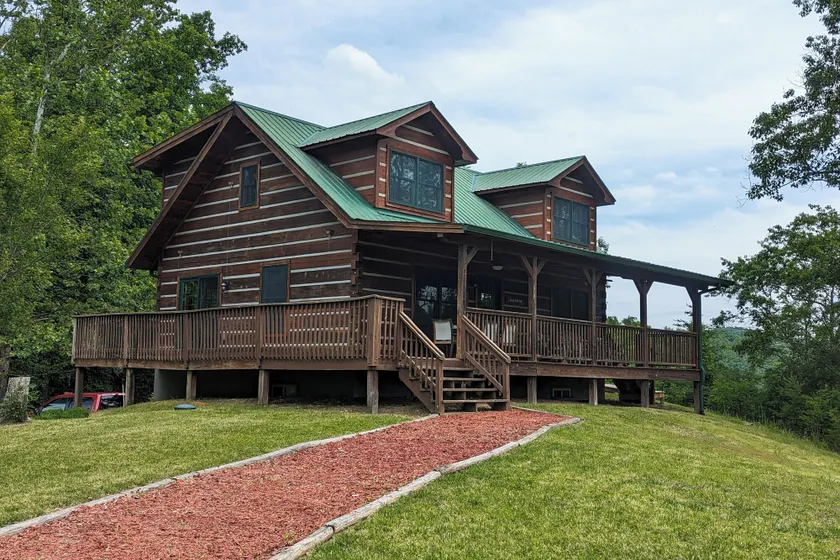 3BR Water View, Hot Tub, Fireplace & Balcony - Image 1