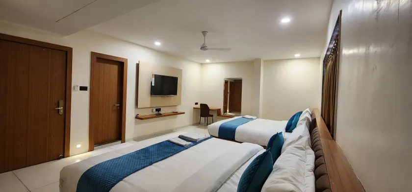Hotel The Avirajan - Chambre
