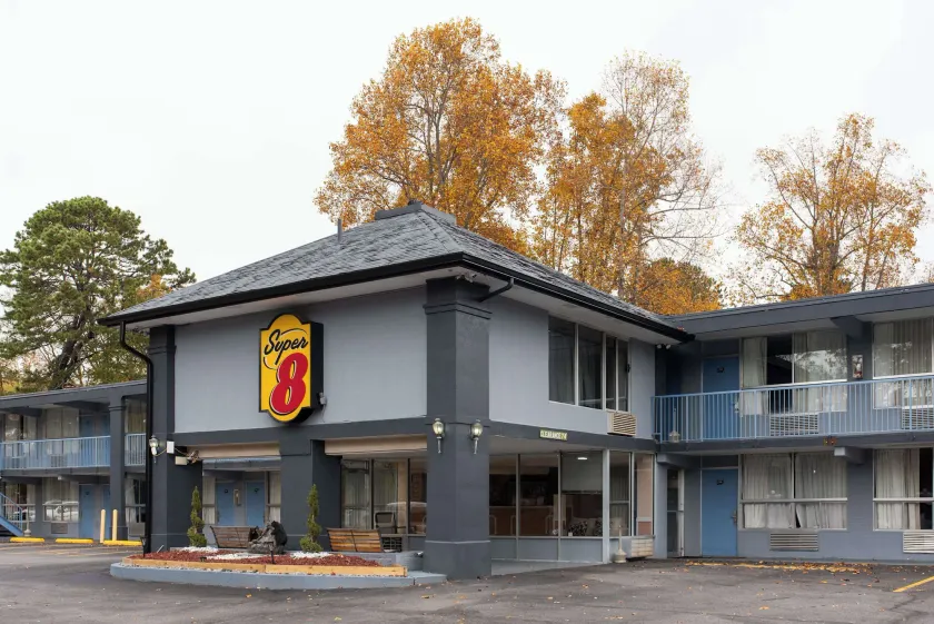 Super 8 by Wyndham Black Mountain Asheville East - Image 1