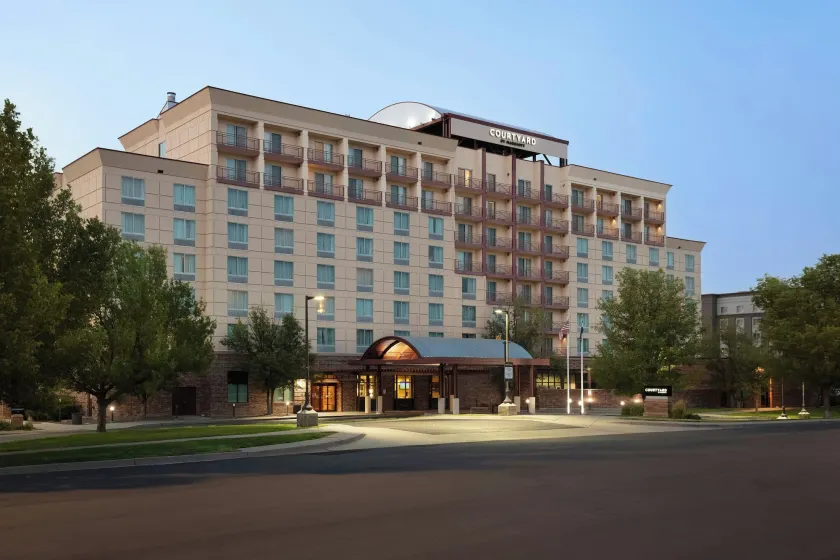 Courtyard by Marriott Denver Airport - Image 1