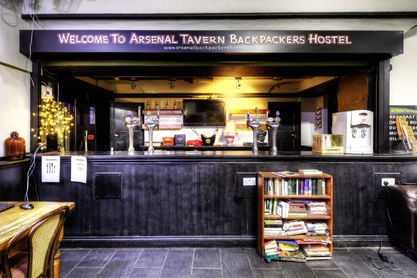 Arsenal Tavern Hostel - Image 1
