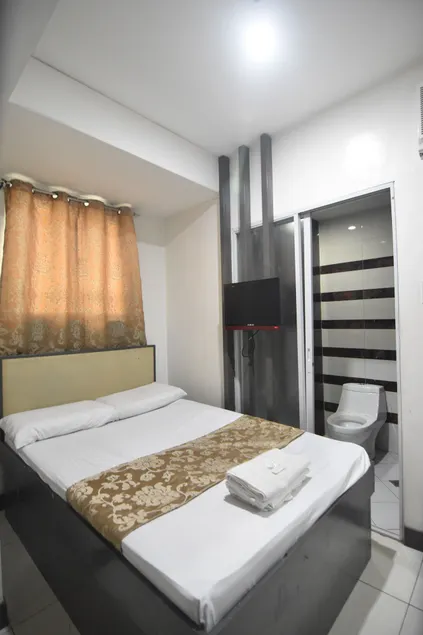Cosmo Hotel - Image 1