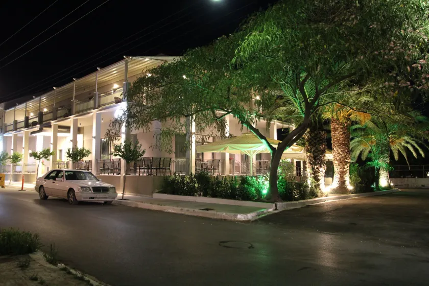 Achilles Hotel - Image 1