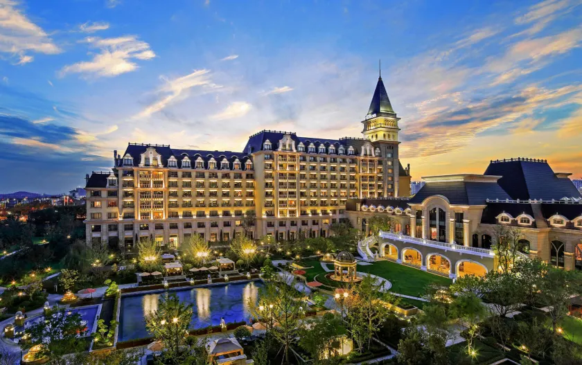Hilton Qingdao Golden Beach - Image 1