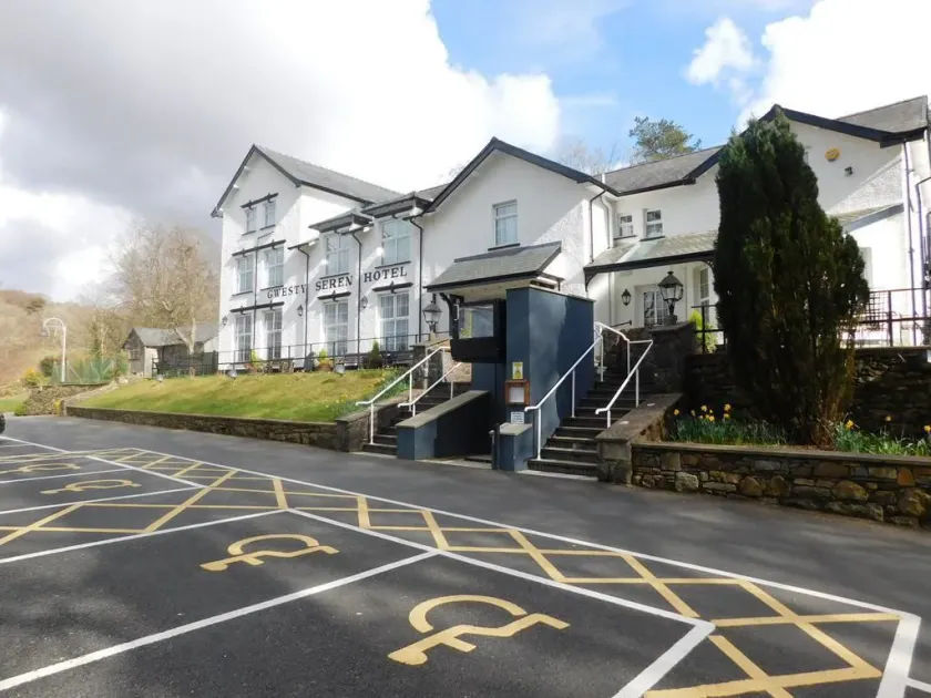 Gwesty Seren Hotel - Image 1