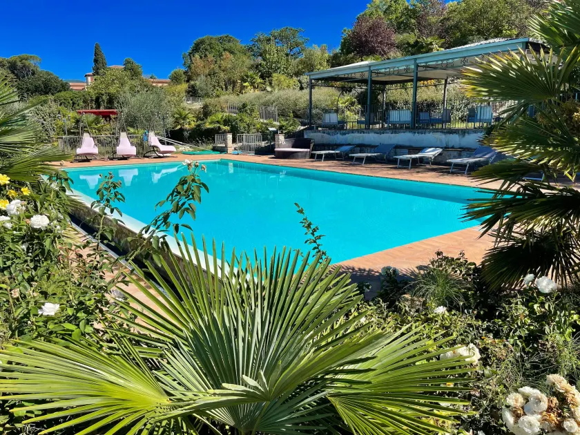 Apt 4 - Forget all Your Troubles - Relax in Paradise ! Air Con, Wifi! Sleeps 4 - Image 1