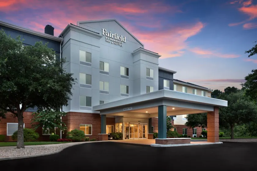 Fairfield Inn & Suites Elizabeth City - Image 1