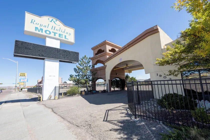 Royal Holiday Motel By Belvilla Gallup I-40 - Image 1
