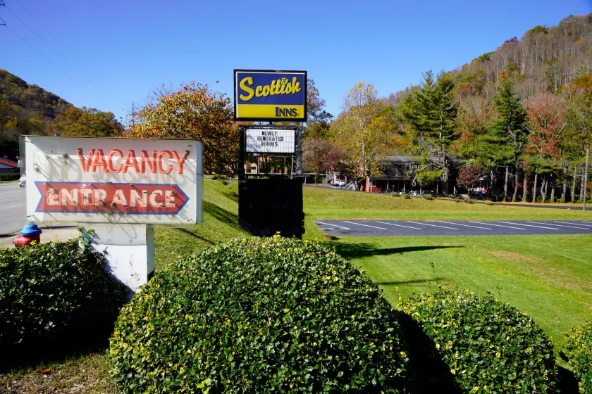 Scottish Inn Maggie Valley - Image 1