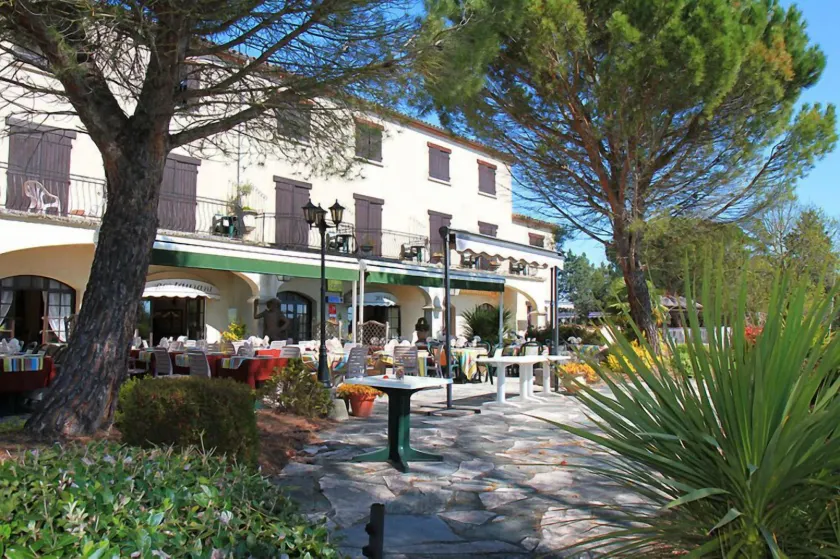 Hostellerie du Lac - Image 1