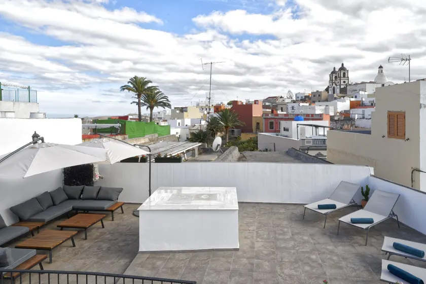 CASA VERDE Comfortable Air-Conditioned Modern Apartments - Image 1