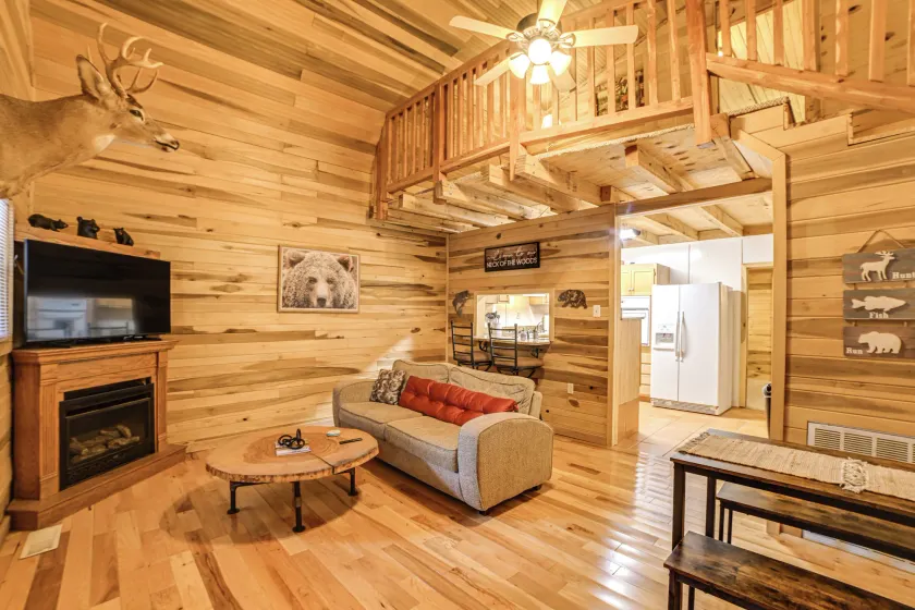 Steps to Kentucky Lake: Cozy Cabin w/ Deck! - Image 1