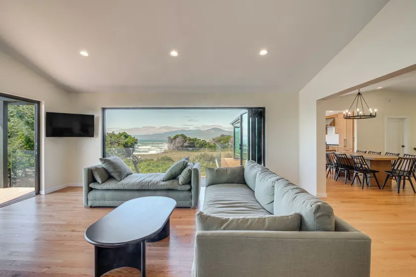 Beachfront, Pool, and Views on Oregon Coast: 5BR - Image 1