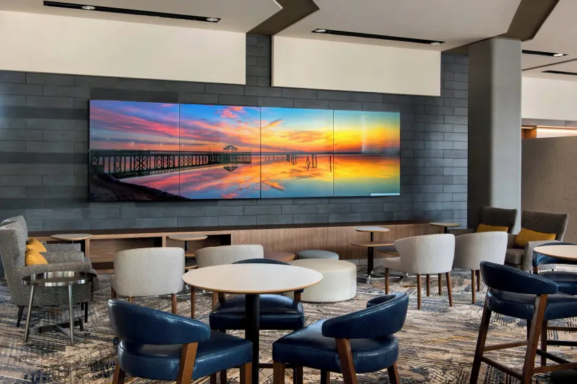 Courtyard by Marriott Philadelphia South at The Navy Yard - Image 1