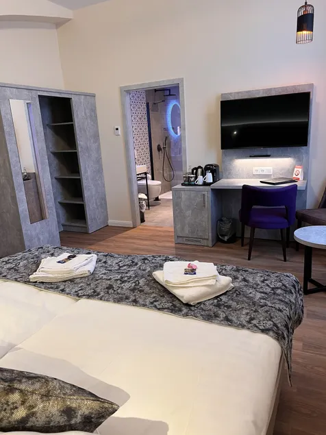 Novel Hotel - Image 1
