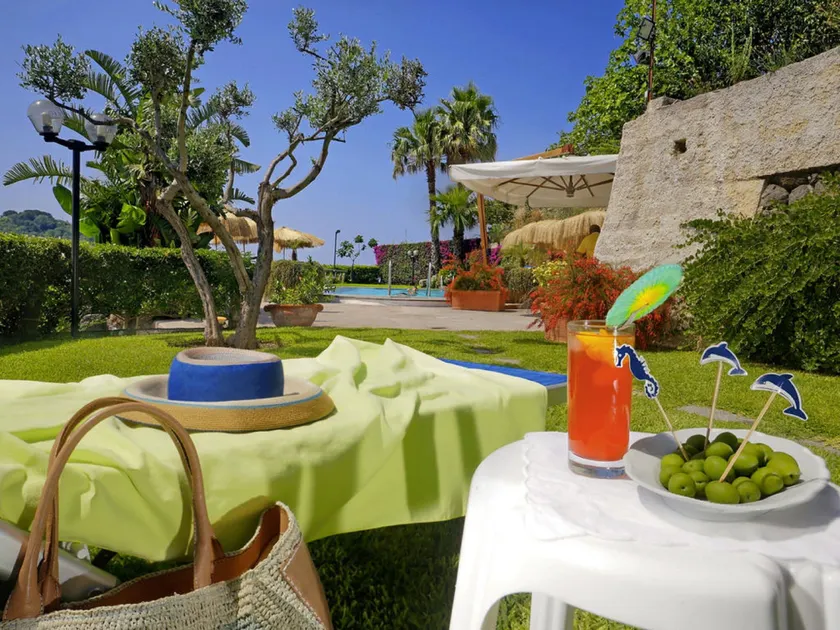 Hotel La Luna - Image 1