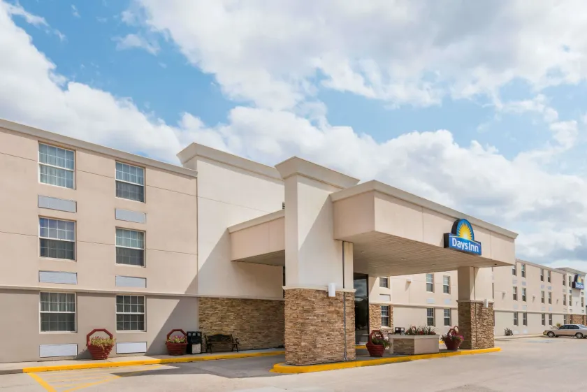 Days Inn by Wyndham Gillette - Image 1