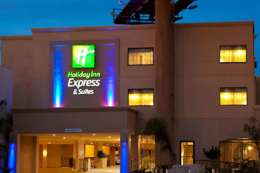 Holiday Inn Express & Suites Woodland Hills by IHG - Image 1