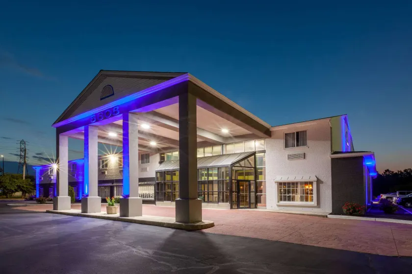 Days Inn by Wyndham Sandusky Cedar Point - Image 1
