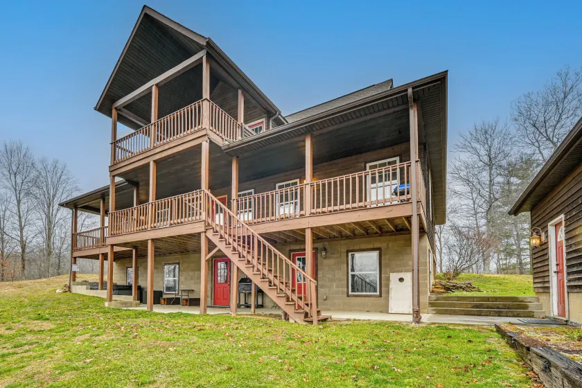Private Hot Tub & Games Galore! Hamden Family Home - Image 1