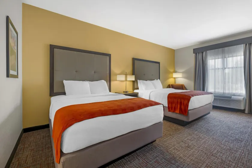 Best Western Plus Elizabethtown Inn & Suites - Image 1