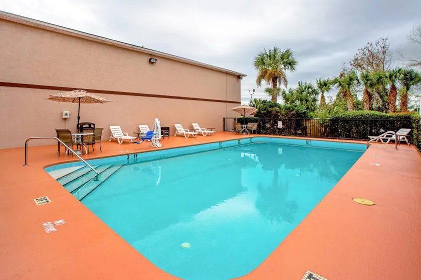 Quality Inn & Suites Live Oak I-10 Exit 283 - Image 1