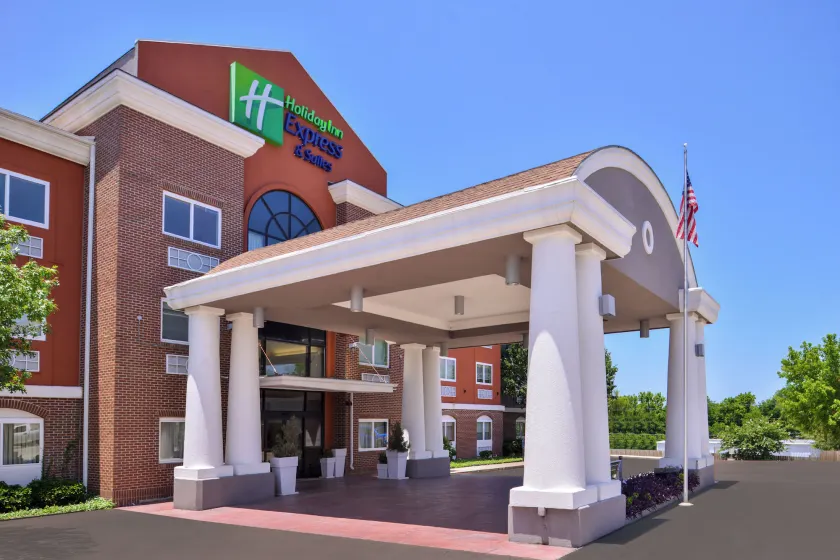 Holiday Inn Express Hotel & Suites Elgin by IHG - Image 1