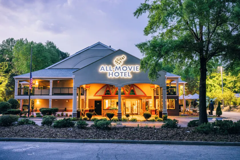 All-Movie Hotel - Image 1