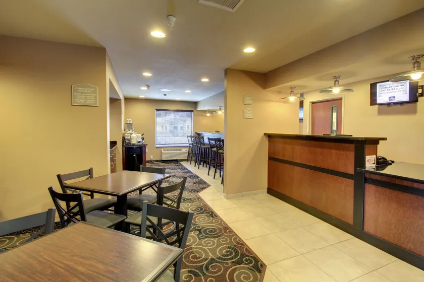 Cobblestone Inn & Suites - Rugby - Lobby