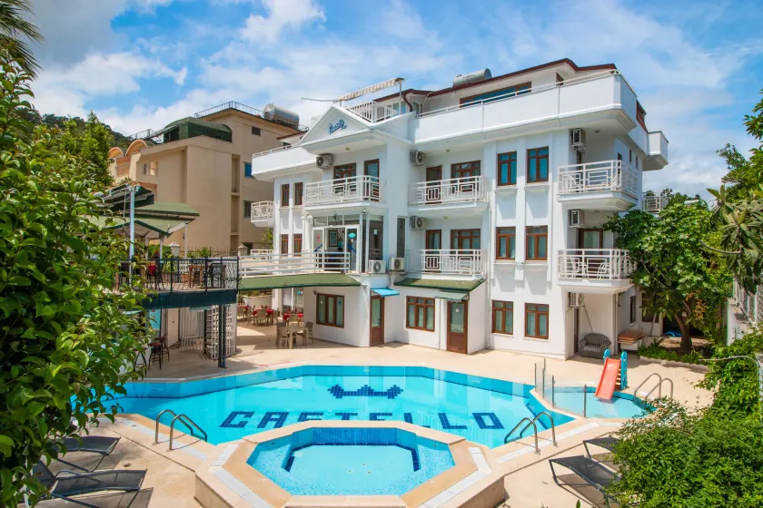 Castello Hotel & Aparts - Image 1