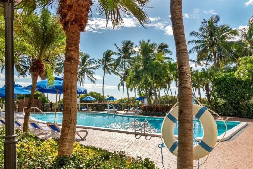 Radisson Resort Miami Beach - Image 1