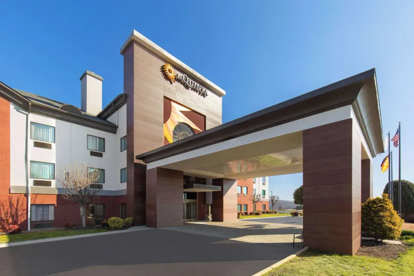 La Quinta by Wyndham Loudon - Image 1