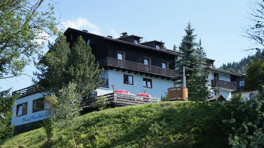 Blue Mountain Hotel - Image 1