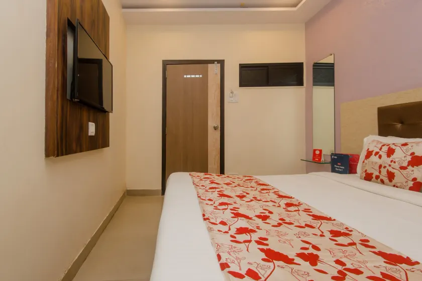 Hotel O Golden Nest Near Chhatrapati Shivaji International Airport - Image 1