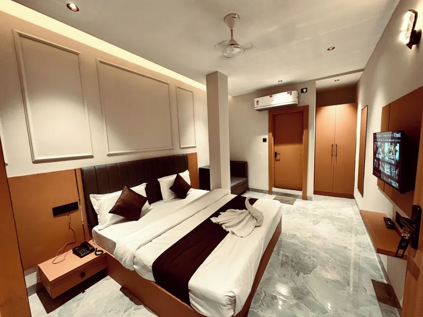 Hotel Balaji Inn, Ayodhya Bypass - Image 1