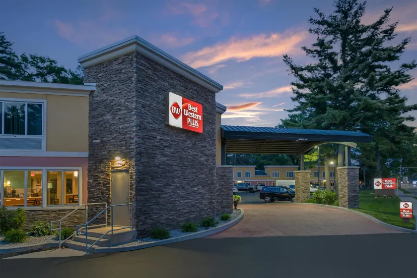 Best Western Plus Traverse City - Image 1